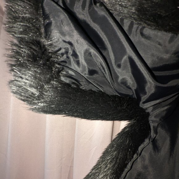 Ann Taylor Loft Black Faux Fur Cape - Picture 5 of 5